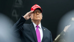 Trump publica decreto que oficializa tarifas de 50% contra produtos brasileiros