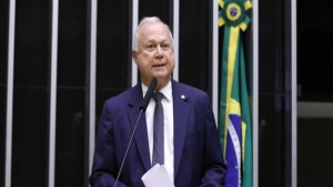 Cassação de Carla Zambelli vai seguir cronograma mesmo após prisão