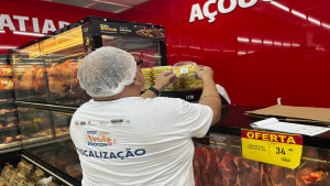 Carne vencida: Supermercado da Praia do Forte é autuado durante Operação Verão do Procon Bahia